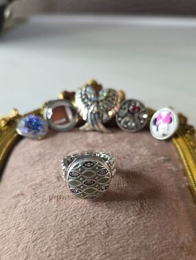 Vintage Ginger Snaps Stretch Ring With 6 Interchangable Snaps